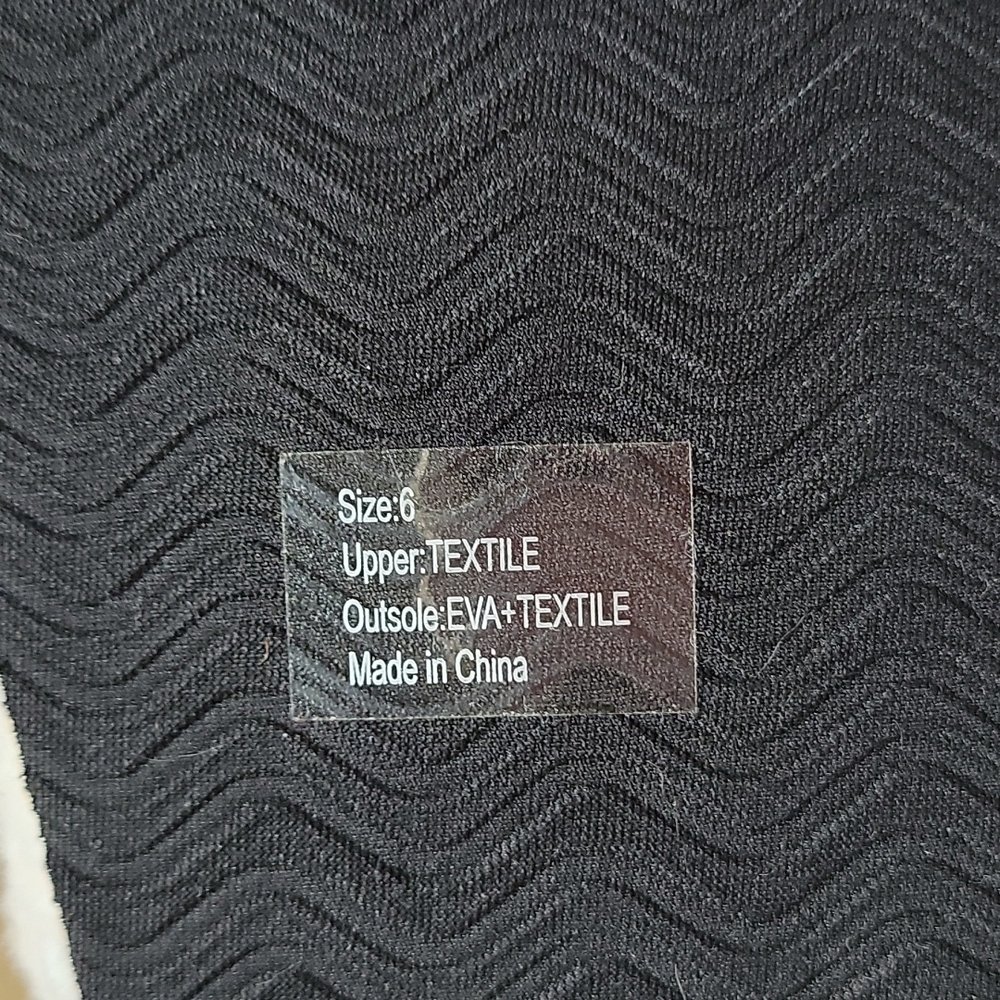 Olivia Miller size 6 slides/slippers - Picture 3 of 3